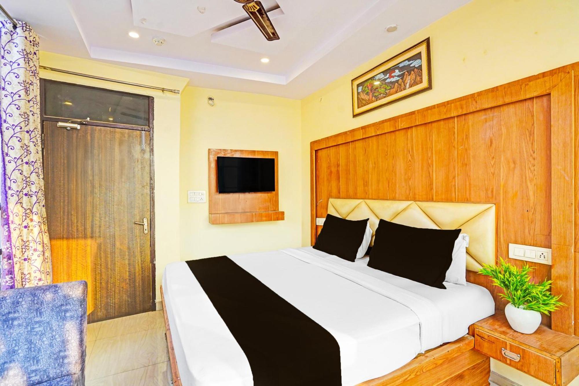 Super Hotel O Charbagh Formerly Khalsa Inn Lucknow Esterno foto