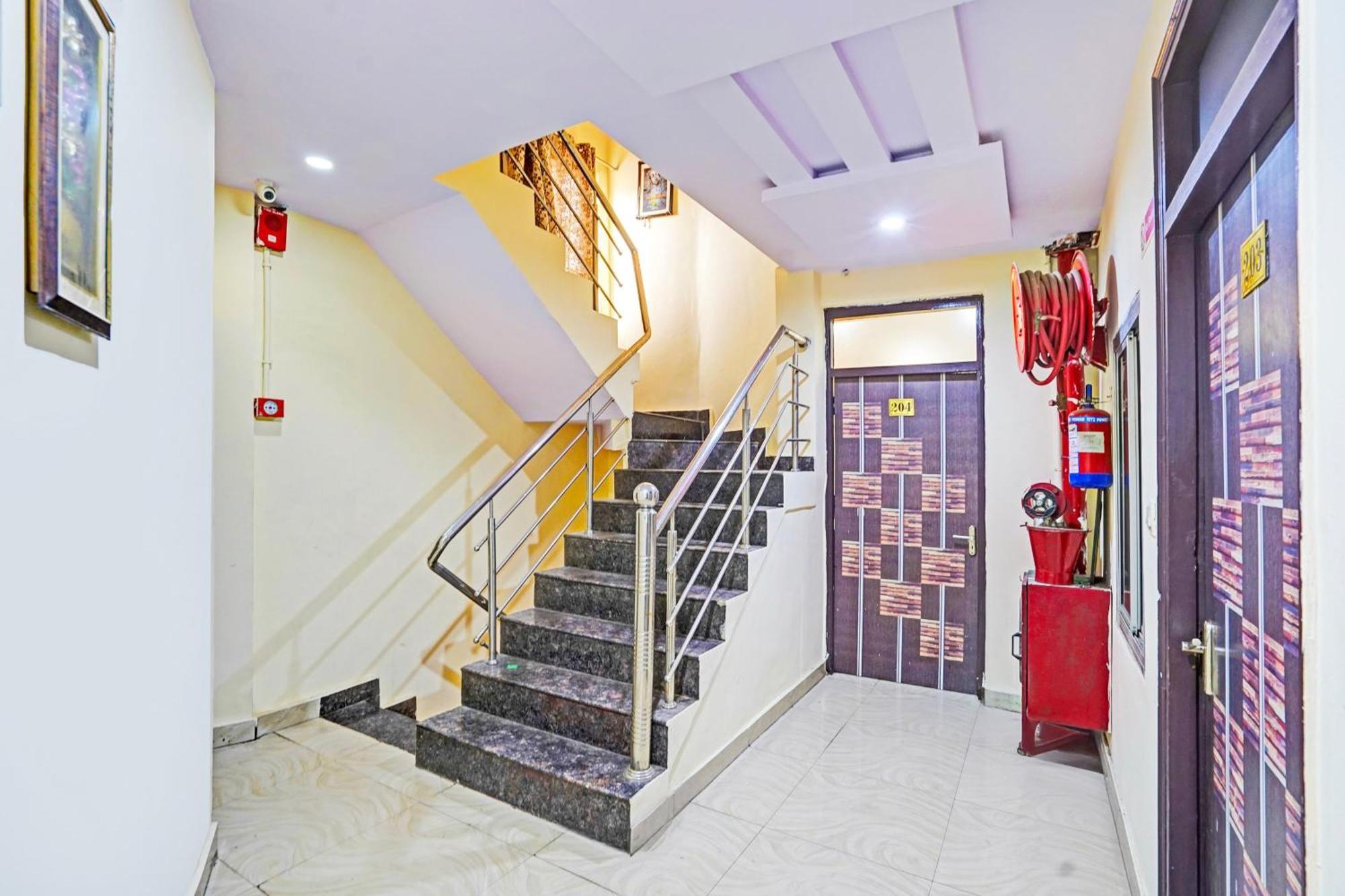 Super Hotel O Charbagh Formerly Khalsa Inn Lucknow Esterno foto