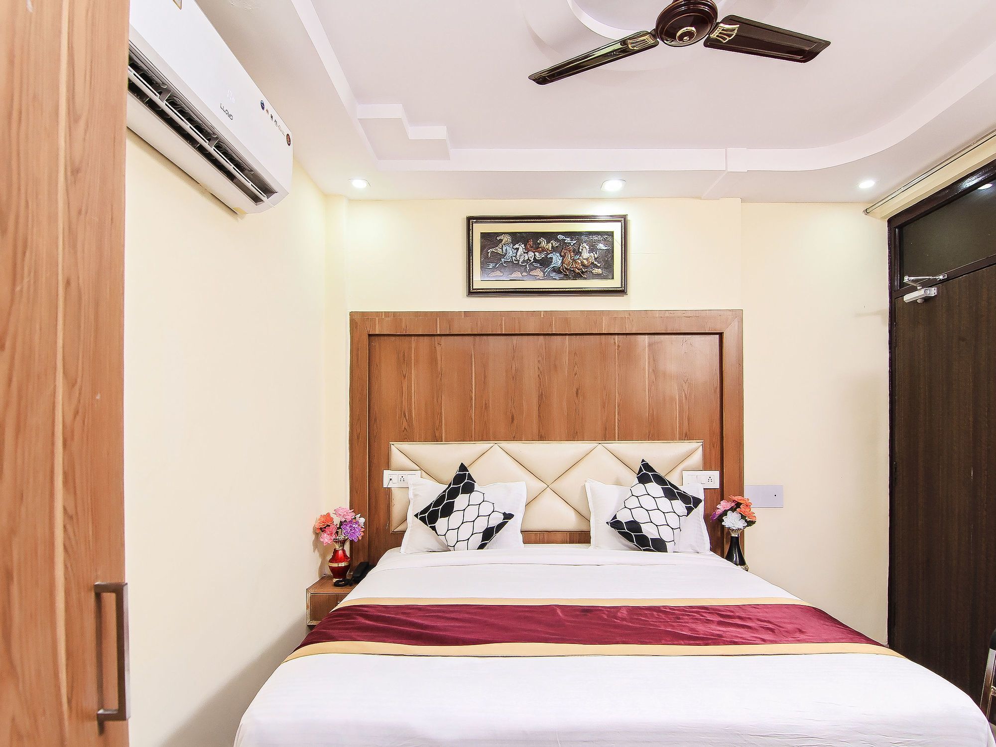 Super Hotel O Charbagh Formerly Khalsa Inn Lucknow Esterno foto